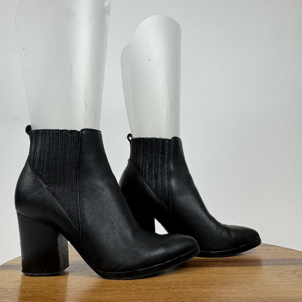 Womens Marc Fisher Alva Black Leather Pointed Toe Heeled Ankle Boots Size 5.5 M